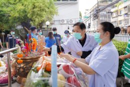 คลินิกการแพทย์แผนจีนหัวเฉียว จัดพิธีไหว้วันสารทจีน (中元节) ประจำปี 2566