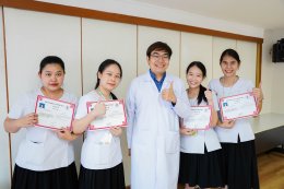 คลินิกการประกอบโรคศิลปะ สาขาการแพทย์แผนจีนหัวเฉียว จัดพิธีปัจฉิมนิเทศนักศึกษาฝึกงาน คณะการแพทย์แผนจีน มหาวิทยาลัยหัวเฉียวเฉลิมพระเกียรติ