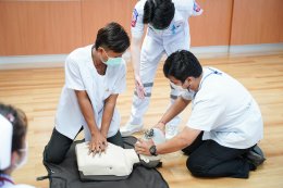 คลินิกการแพทย์แผนจีนหัวเฉียว จัดอบรมการช่วยชีวิตขั้นพื้นฐานและการใช้เครื่อง AED