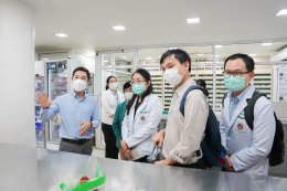 คลินิกการแพทย์แผนจีนหัวเฉียว ให้การต้อนรับคณะจากศูนย์การแพทย์กาญจนาภิเษก ในโอกาสเข้าศึกษาดูงานการจัดบริการด้านการแพทย์แผนจีน