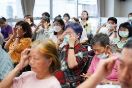 คลินิกการแพทย์แผนจีนหัวเฉียว จัดเสวนาภาษาหมอจีน "กดจุดชะลอวัย ผิวพรรณสดใสด้วยสองมือเรา" 