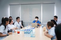 คลินิกการแพทย์แผนจีนหัวเฉียว ต้อนรับนักศึกษาแพทย์แผนจีน มหาวิทยาลัยราชภัฏจันทรเกษม ในโอกาสศึกษาดูงาน ณ ศูนย์การเรียนรู้สมุนไพรจีนแบบครบวงจร