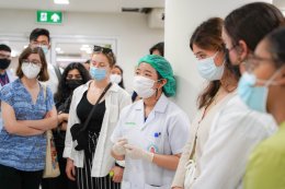 คลินิกการแพทย์แผนจีนหัวเฉียว ให้การต้อนรับอาจารย์และนักศึกษาคณะพยาบาล จากมหาวิทยาลัยเพนซิลเวเนีย เข้าเยี่ยมชมและศึกษาดูงานด้านการแพทย์แผนจีน
