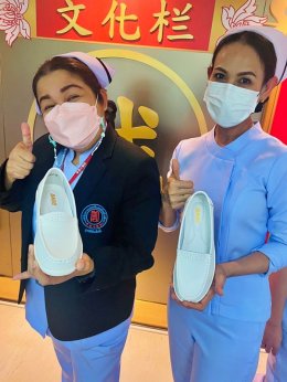 มูลนิธิเพื่อสัมพันธภาพไทย-จีน สนับสนุนรองเท้าสำหรับพยาบาล