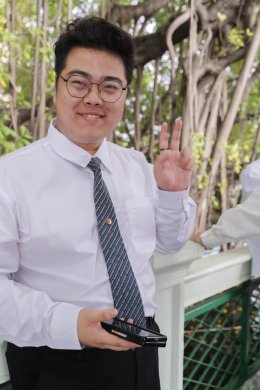 บรรยากาศในรั้วมหาวิทยาลัยวันแรกของนักศึกษาจีน