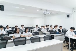บรรยากาศในรั้วมหาวิทยาลัยวันแรกของนักศึกษาจีน
