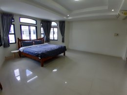 EHL-233709 โครงการเลอลักษณ์ (Le Luxe)
