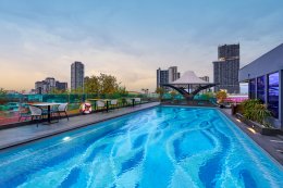 素坤逸48号华美达广场酒店