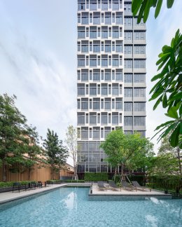 素坤逸87号华美达酒店