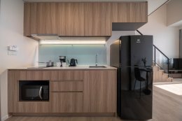 素坤逸87号华美达酒店