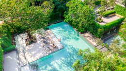 素坤逸87号华美达酒店