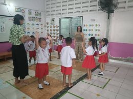 English class by Foreigner teachers