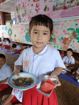 โครงการ นม & ไข่ และอาหารกลางวัน+อาหารว่างให้น้องท้องอิ่ม (มื้อเที่ยงนี้...พี่เลี้ยงน้อง)