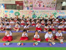 โครงการ นม & ไข่ และอาหารกลางวัน+อาหารว่างให้น้องท้องอิ่ม (มื้อเที่ยงนี้...พี่เลี้ยงน้อง)