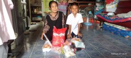 100 Food aid packaged and cash for families