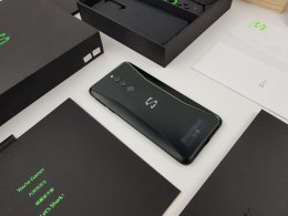 ขาย/แลก Black Shark Helo 10/256 Topสุด พร้อมจอยคู่ สภาพใหม่มาก แท้ ครบยกกล่อง เพียง 15,900 บาท