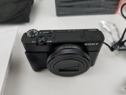 ขาย/แลก Sony RX100 Mark6 พร้อม Grip ศูนย์ไทย ประกันศูนย์ยาว 03/12/2019 สภาพสวยมาก แท้ ครบยกกล่อง เพียง 29,900 บาท