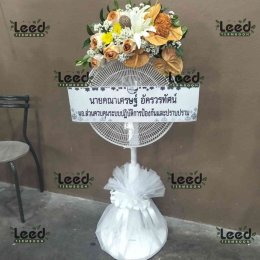 พวงหรีดดอกไม้สดสำหรับงานศพที่พวงหรีดดอกไม้สดสำหรับงานศพที่วัดกลางบางพระ ตำบลบางพระ จัดส่งถึงศาลาตรงเวลา จัดส่งถึงศาลาตรงเวลา
