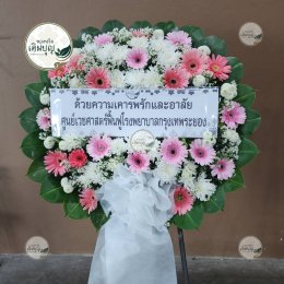 พวงหรีดดอกไม้สด โทนสีชมพูขาว ดอกเยอบีร่า สวยหวาน ร้านพวงหรีดเติมบุญ ส่งวัดป่าวิเวกธรรม