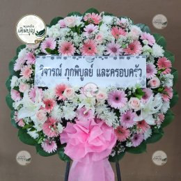 พวงหรีดดอกไม้สด โทนสีชมพูขาว ประดับดอกลิลลี่ สวยหรู ร้านพวงหรีดเติมบุญ ส่งด่วน