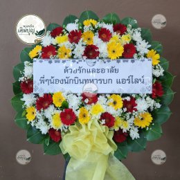 พวงหรีดดอกไม้สด โทนสีแดงเหลือง สีสันสดใส จัดส่งโดยร้านพวงหรีดเติมบุญ ส่งวัดโพธิ์โนนทัน