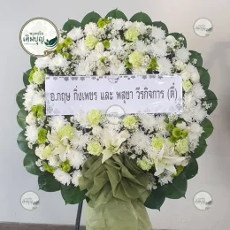 พวงหรีดดอกไม้สดประดับดอกลิลลี่ ส่งตรงถึงหน้าศาลาวัดบ้านกร่าง อำเภอศรีประจันต์