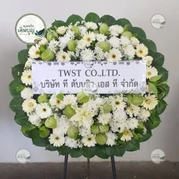 พวงหรีดดอกไม้สดโทนสีขาวเขียว ดีไซน์ทันสมัย ส่งฟรีวัดพระลอย จังหวัดสุพรรณบุรี