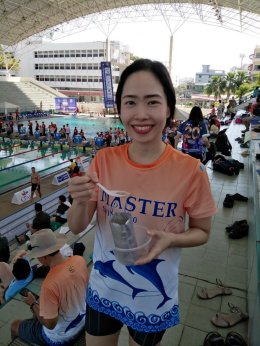 Dr.Ong-ard ร่วมสนับสนุนนักกีฬาว่ายน้ำ 