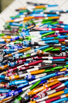 พิมพ์ปากกา พิมพ์โลโก้ลงบนปากกา ลาย NEOGROUP จำนวน 1,000 ชิ้น สกรีนโลโก้สีขาว 1 ตำแหน่ง