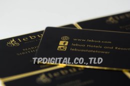 รับพิมพ์บัตรอลูมิเนียม นามบัตรแผ่นเหล็ก  การ์ดนามบัตรโลหะ การ์ดนามบัตรสแตนเลส พิมพ์ลายลงบนนามบัตรอลูมิเนียมสีทอง ลาย lebua Hotels & Resorts 