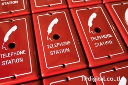สกรีนกล่องเหล็ก สกรีนโลโก้ลงบนกล่องเหล็กสีแดง พิมพ์โลโก้โทรศัพท์ ข้อความ telephone station และกรอบสี่เหลี่ยมสีขาว