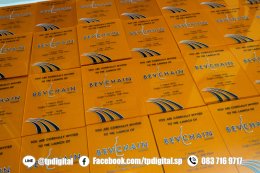 พิมพ์อะคริลิคแผ่นเชิญร่วมงาน พิมพ์ลายลงบนแผ่นอะคริลิคสีส้มใส ลาย BEVCHAIN