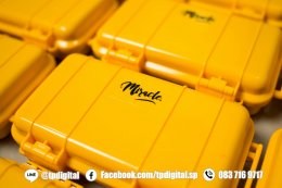 สกรีนกล่องพลาสติก สกรีนโลโก้ลงบนกล่องพลาสติกสีเหลือง ลาย Misacle