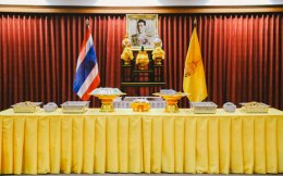 พระเจ้าอยู่หัว พระราชทานอาหารปรุงสุกพร้อมทาน