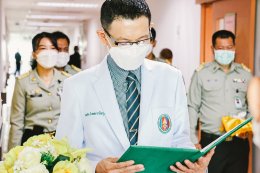 พลเอก เฉลิมพล ศรีสวัสดิ์ ผู้บัญชาการทหารสูงสุด เป็นประธานในการประกอบพิธีสงฆ์ โดยได้นิมนต์ พระโสภณธรรมวงศ์ เจ้าอาวาสวัดอินทรวิหาร และพระสงฆ์ จำนวน 9 รูป ประกอบพิธีฯ จากนั้นได้เปิดห้องพักผู้ป่วยพิเศษ จำนวน 2 ห้อง ที่ชั้น 11 อาคารเฉลิมพระเกียรติ 7 รอบพระชนมพ
