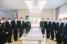 พลเอก เฉลิมพล ศรีสวัสดิ์ ผู้บัญชาการทหารสูงสุด เป็นประธานในการประกอบพิธีสงฆ์ โดยได้นิมนต์ พระโสภณธรรมวงศ์ เจ้าอาวาสวัดอินทรวิหาร และพระสงฆ์ จำนวน 9 รูป ประกอบพิธีฯ จากนั้นได้เปิดห้องพักผู้ป่วยพิเศษ จำนวน 2 ห้อง ที่ชั้น 11 อาคารเฉลิมพระเกียรติ 7 รอบพระชนมพ