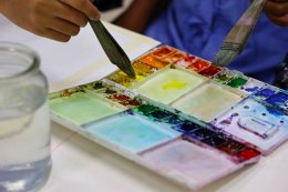 โรงพยาบาลทหารผ่านศึก จัดอบรมกิจกรรมบำบัด โครงการเขียนภาพสีน้ำ ให้แก่ทหารผ่านศึกพิการ ที่พักรักษาตัวอยู่ที่โรงพยาบาลทหารผ่านศึก ณ ศูนย์กิจกรรมบำบัดและฝึกอาชีพ รพ.ผศ. อาคาร 2 ชั้น 2 