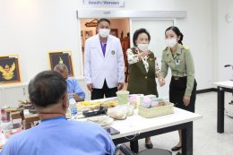 คุณหญิง แสงเดือน ณ นคร ประธานกรรมการมูลนิธิสงเคราะห์ครอบครัวทหารผ่านศึก ร่วมกับสมาคมช่างเสริมสวยแห่งประเทศไทย ได้จัดกิจกรรมนำช่างตัดผมบริการตัดผมให้แก่ทหารผ่านศึกที่พักรักษาตัวอยู่ที่โรงพยาบาลทหารผ่านศึก 
