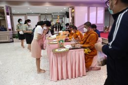 โรงพยาบาลทหารผ่านศึก จัดพิธีทำบุญถวายสังฆทาน เพื่ออุทิศส่วนกุศลแก่ทหารผ่านศึกและผู้ป่วยทั่วไปที่ล่วงลับ โดย เภสัชกรหญิงปรียารมย์ ศิวะแพทย์ ผู้ชำนาญการโรงพยาบาลทหารผ่านศึก (อัตราเงินเดือน ระดับ 11) เป็นประธานในพิธี 