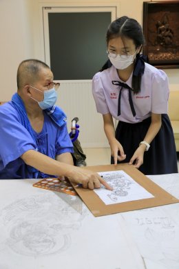 นางสาวชนิดา  สุทธิจิตร ผู้อำนวยการโรงเรียนลาซาล นำคณะครูและนักเรียน โรงเรียน ลาซาล จัดกิจกรรมมอบเครื่องอุปโภค และมอบเงินบำรุงขวัญแก่ทหารผ่านศึก