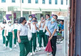 กิจกรรมไหว้พระทำบุญ นักเรียนเดอะเเคร์ รุ่น 38/64