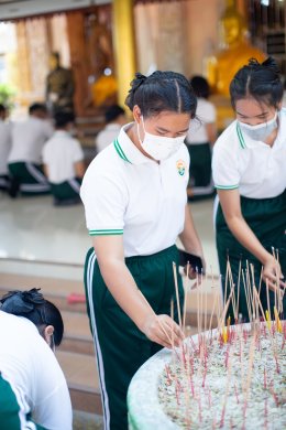 กิจกรรมไหว้พระทำบุญ นักเรียนเดอะเเคร์ รุ่น 38/64