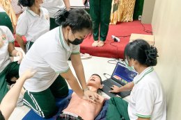 นักเรียนพนักงานผู้ช่วยการบริบาล รุ่น 42 อบรมปฏิบัติการช่วยฟื้นคืนชีพขั้นพื้นฐาน CPR ด้วยเครื่องมือจำลองเสมือนจริง