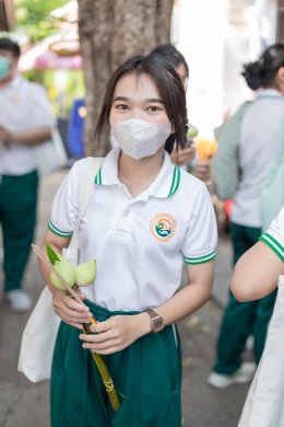 กิจกรรมไหว้พระทำบุญ นักเรียนเดอะเเคร์ รุ่น 46