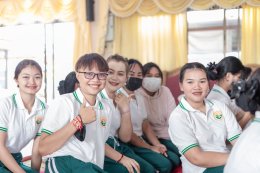กิจกรรมไหว้พระทำบุญ นักเรียนเดอะเเคร์ รุ่น 46