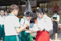 กิจกรรมไหว้พระทำบุญ นักเรียนเดอะเเคร์ รุ่น 46