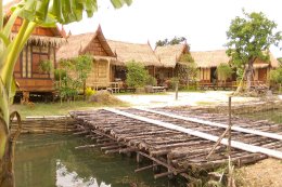  S9  THAI HOUSE เรือนไม้ทอง