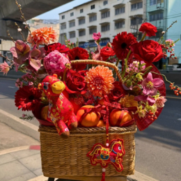 Le Floriste premium corporate Chinese New Year gift basket with oranges and flowers, elegant Lunar New Year business gift idea, high-end event floristry for company clients