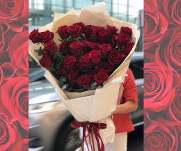 Le Floriste luxury red and blue rose box for LGBTQ Valentine's gift Bangkok, modern masculinity flower design, beyond tradition concept.