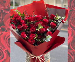 Le Floriste luxury red and blue rose box for LGBTQ Valentine's gift Bangkok, modern masculinity flower design, beyond tradition concept.